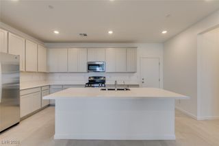 302 Walsh Peak Avenue, Henderson, NV 89015