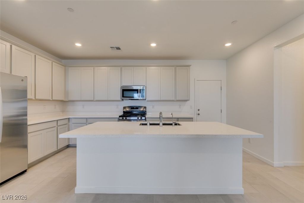 302 Walsh Peak Avenue, Henderson, NV 89015