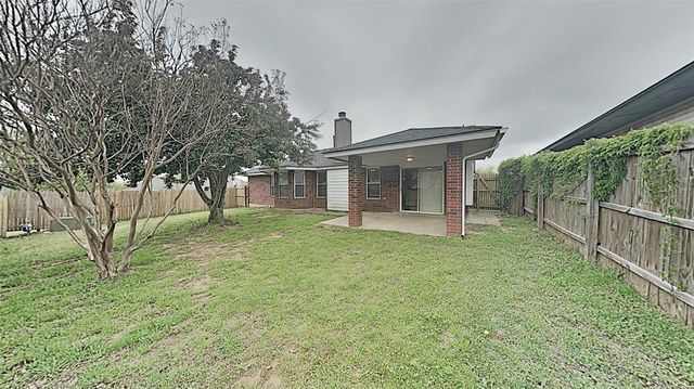 604 Bluegrass Lane, Yukon, OK 73099