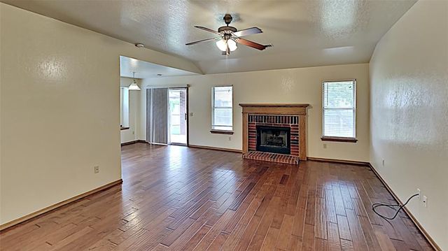 604 Bluegrass Lane, Yukon, OK 73099