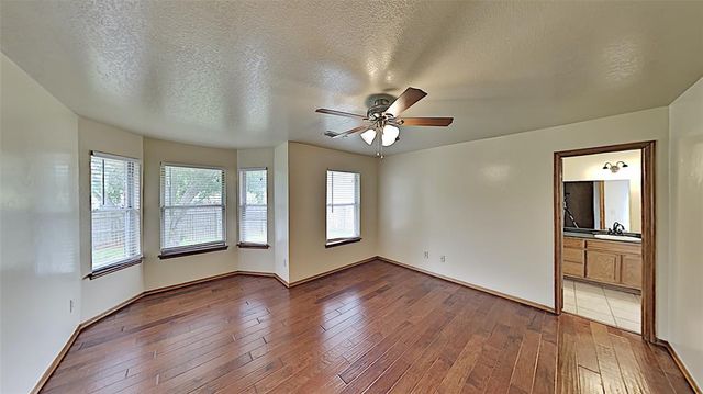 604 Bluegrass Lane, Yukon, OK 73099