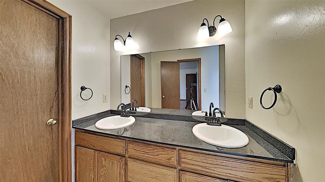 604 Bluegrass Lane, Yukon, OK 73099