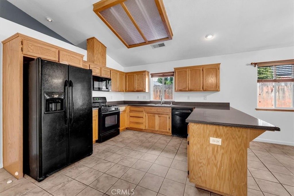 Image 11 of property listing at 245 Shelley Way, Red Bluff, CA 96080