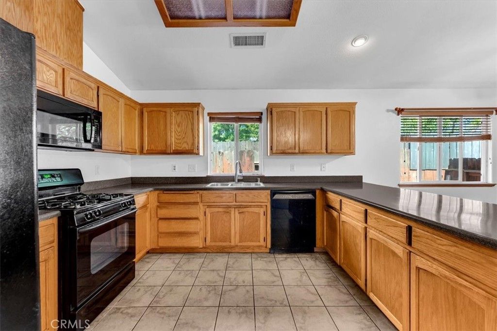 Image 12 of property listing at 245 Shelley Way, Red Bluff, CA 96080