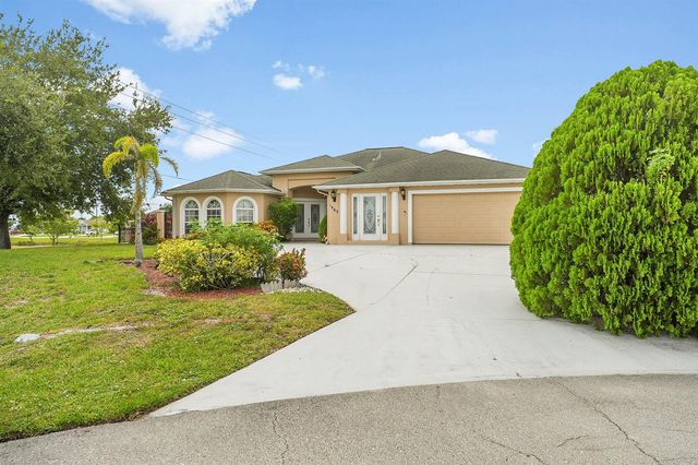 1402 SW Doe Court, Port St. Lucie, FL 34953