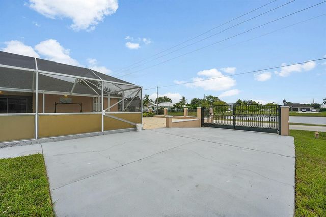 1402 SW Doe Court, Port St. Lucie, FL 34953