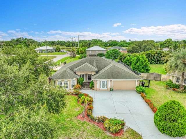 1402 SW Doe Court, Port St. Lucie, FL 34953