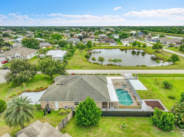 1402 SW Doe Court, Port St. Lucie, FL 34953