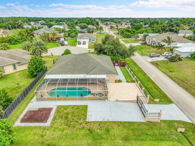 1402 SW Doe Court, Port St. Lucie, FL 34953