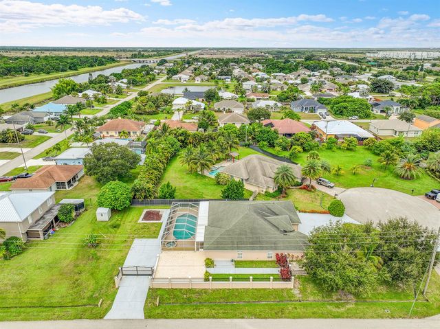 1402 SW Doe Court, Port St. Lucie, FL 34953