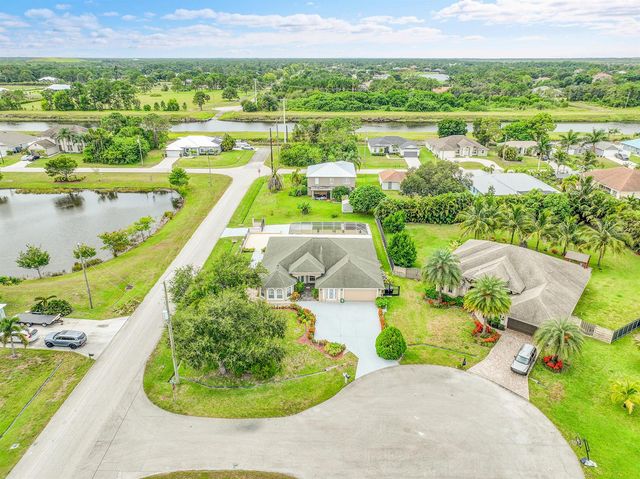 1402 SW Doe Court, Port St. Lucie, FL 34953