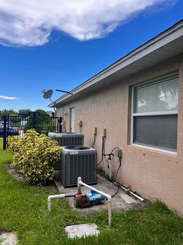 1402 SW Doe Court, Port St. Lucie, FL 34953