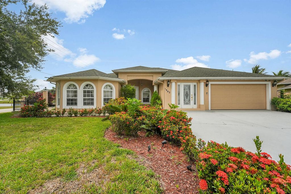 1402 SW Doe Court, Port St. Lucie, FL 34953
