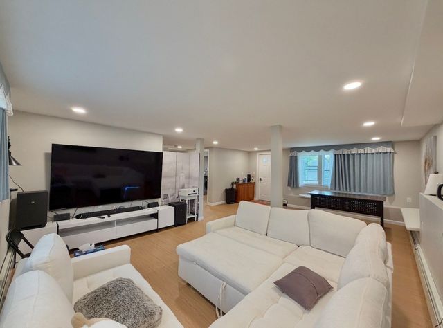 22 Dorchester St, Waltham, MA 02453