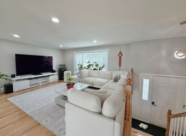22 Dorchester St, Waltham, MA 02453