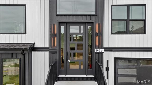 986 Hydeaway Ct, Fenton, MO 63026