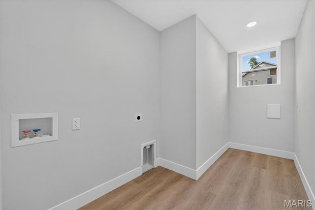 986 Hydeaway Ct, Fenton, MO 63026