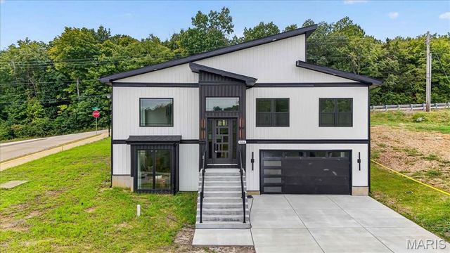 986 Hydeaway Ct, Fenton, MO 63026