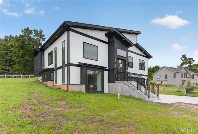 986 Hydeaway Ct, Fenton, MO 63026