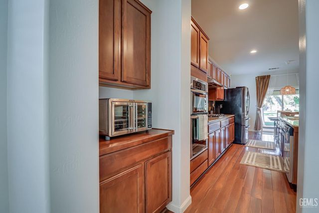 11400 Regarse Drive, Bakersfield, CA 93311