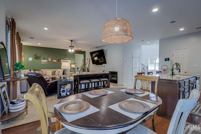 11400 Regarse Drive, Bakersfield, CA 93311