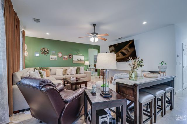 11400 Regarse Drive, Bakersfield, CA 93311