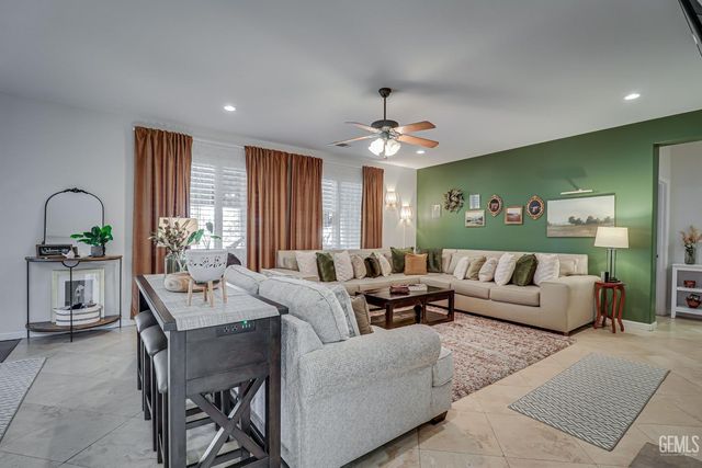 11400 Regarse Drive, Bakersfield, CA 93311