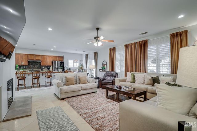 11400 Regarse Drive, Bakersfield, CA 93311