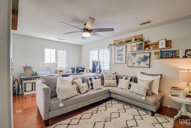 11400 Regarse Drive, Bakersfield, CA 93311