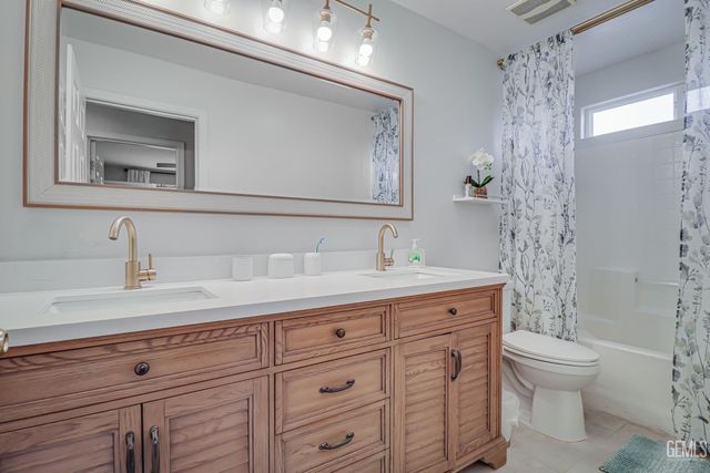 11400 Regarse Drive, Bakersfield, CA 93311