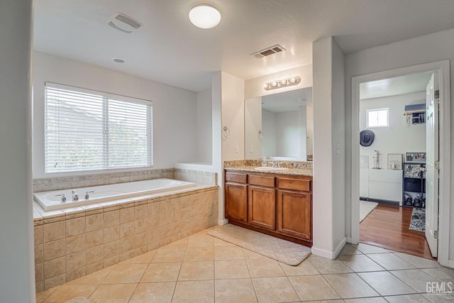 11400 Regarse Drive, Bakersfield, CA 93311