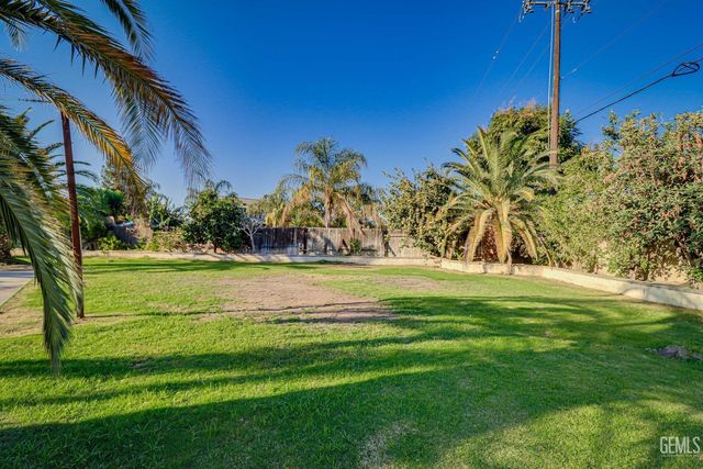 11400 Regarse Drive, Bakersfield, CA 93311