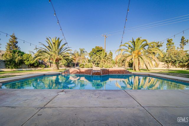 11400 Regarse Drive, Bakersfield, CA 93311