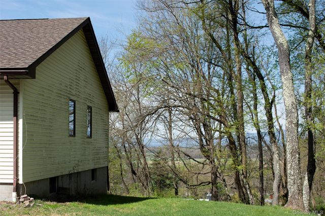 97 Spencer Drive, Red Hook, NY 12571