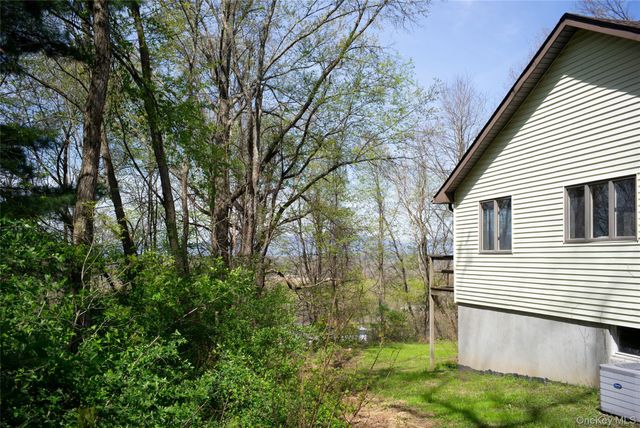 97 Spencer Drive, Red Hook, NY 12571
