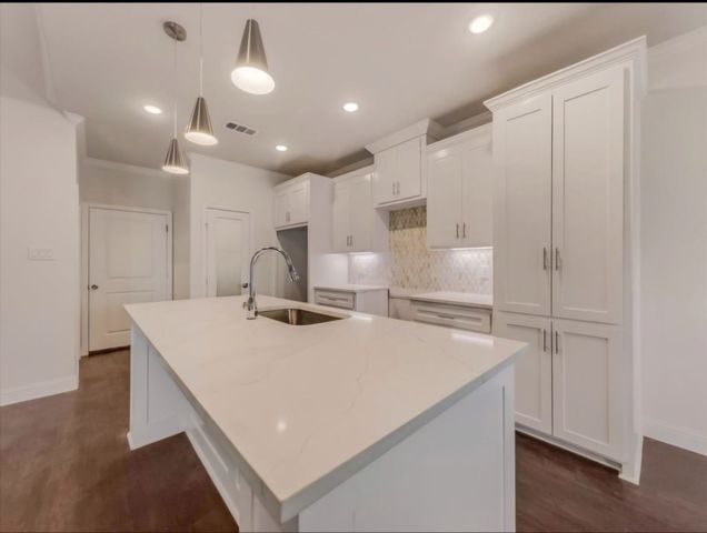 2033 S Edgewood Terrace, Fort Worth, TX 76105