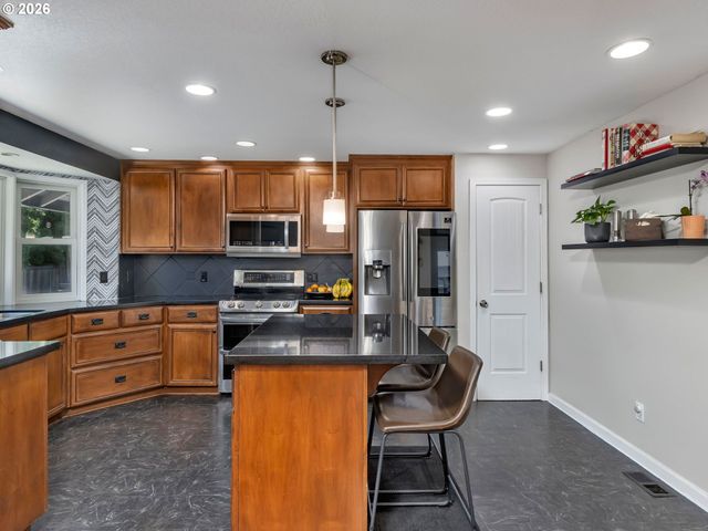 15550 Nw OAK HILLS Dr, Beaverton, OR 97006