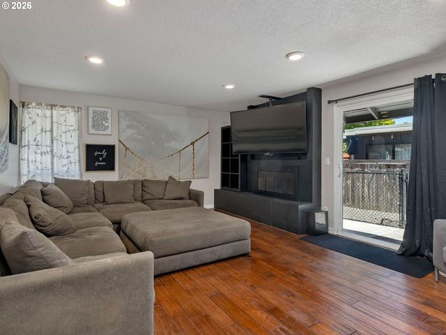 15550 Nw OAK HILLS Dr, Beaverton, OR 97006