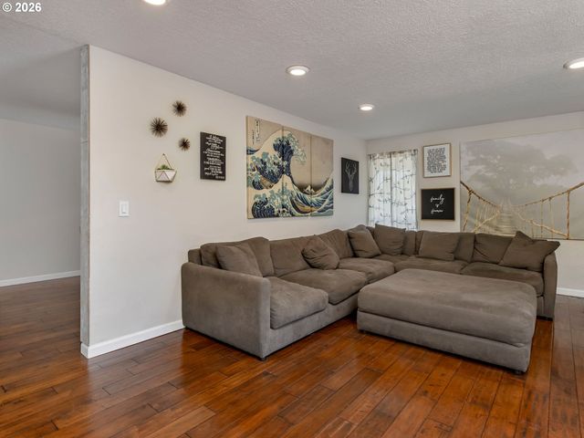 15550 Nw OAK HILLS Dr, Beaverton, OR 97006
