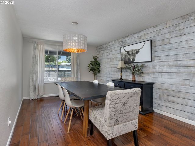 15550 Nw OAK HILLS Dr, Beaverton, OR 97006