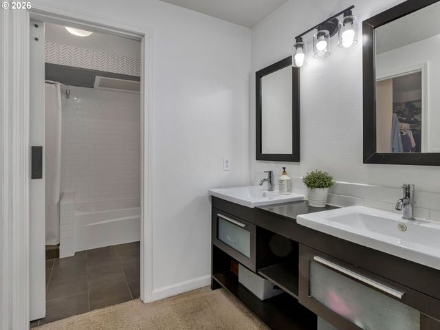 15550 Nw OAK HILLS Dr, Beaverton, OR 97006
