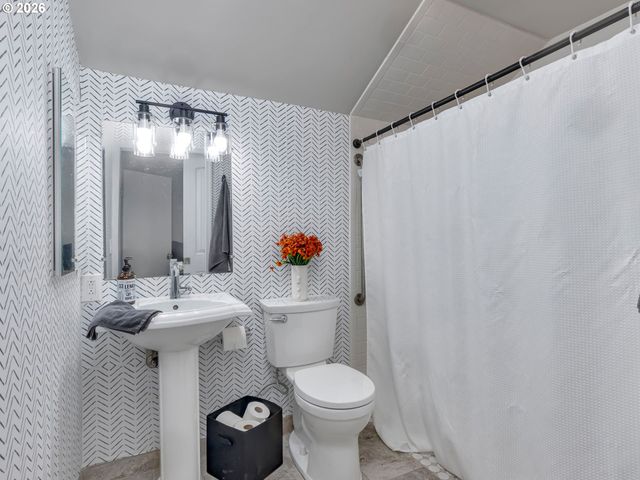 15550 Nw OAK HILLS Dr, Beaverton, OR 97006