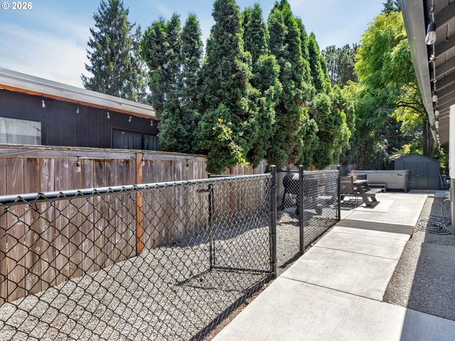 15550 Nw OAK HILLS Dr, Beaverton, OR 97006