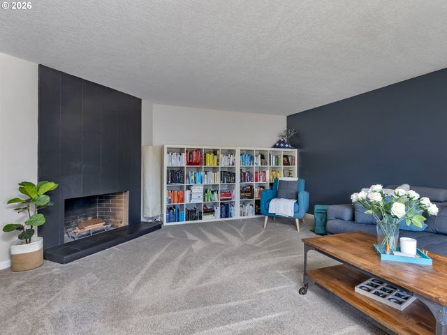15550 Nw OAK HILLS Dr, Beaverton, OR 97006