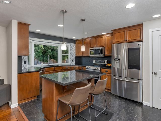 15550 Nw OAK HILLS Dr, Beaverton, OR 97006