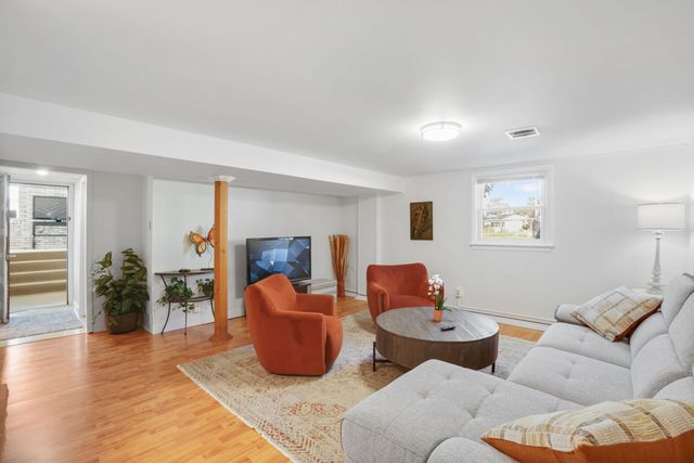 8612 Jefferson Avenue, Munster, IN 46321