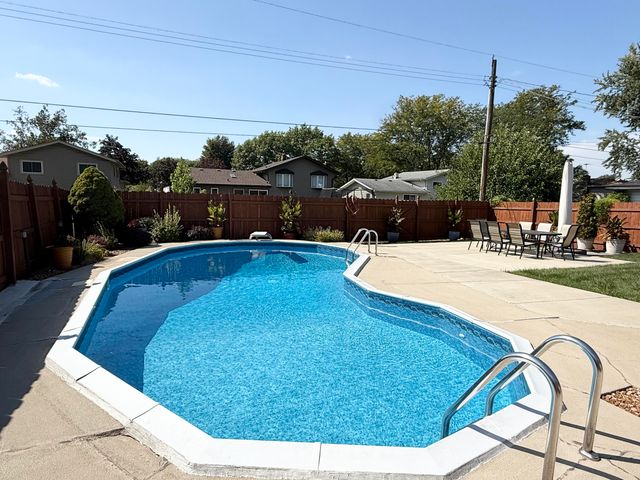 8612 Jefferson Avenue, Munster, IN 46321