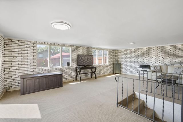8612 Jefferson Avenue, Munster, IN 46321