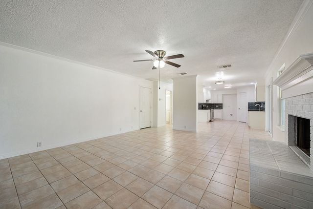 204 Edmundson Court, Arlington, TX 76002