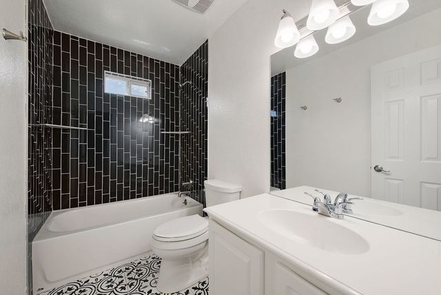 204 Edmundson Court, Arlington, TX 76002